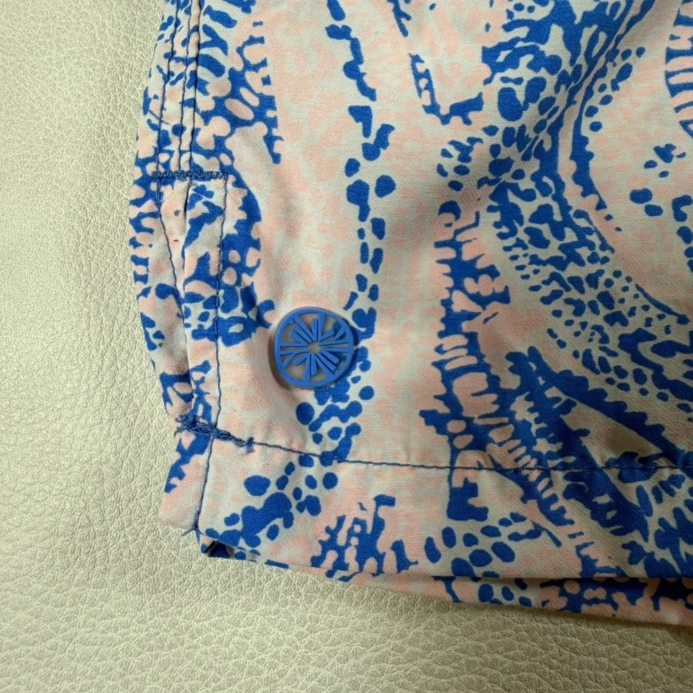 Lilly Pulitzer Mens Medium Capri Trunk Swim Shorts Pink Blue Alligator Print